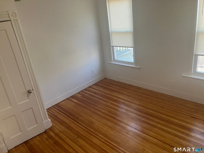 Photo - 473 Howard Ave