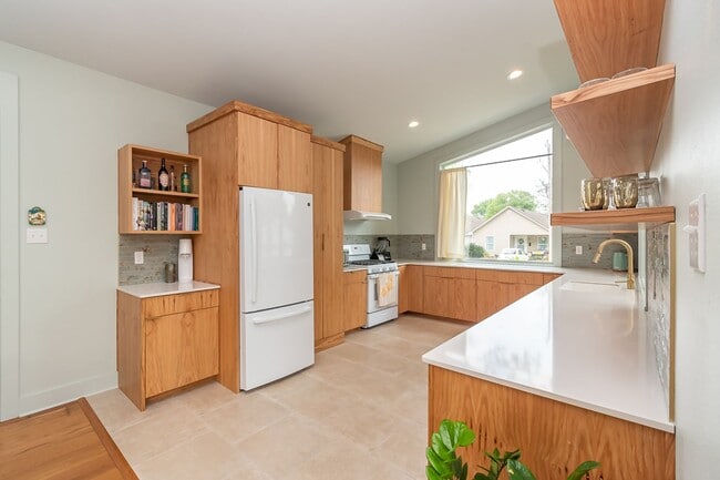 Photo - CHARMING, MODERN, CUSTOM HOME IN MID-CITY FOR RENT