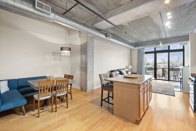 811 W 15th Pl Unit 502