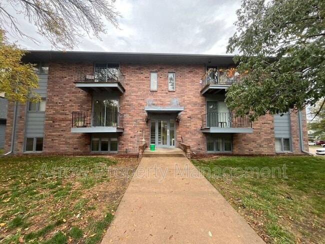 Building Photo - 320 Lincoln St Unit 2