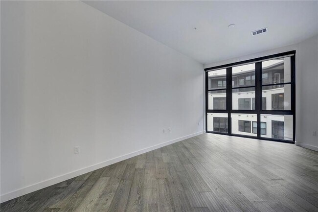 Photo - 800 Embassy Dr Unit 511