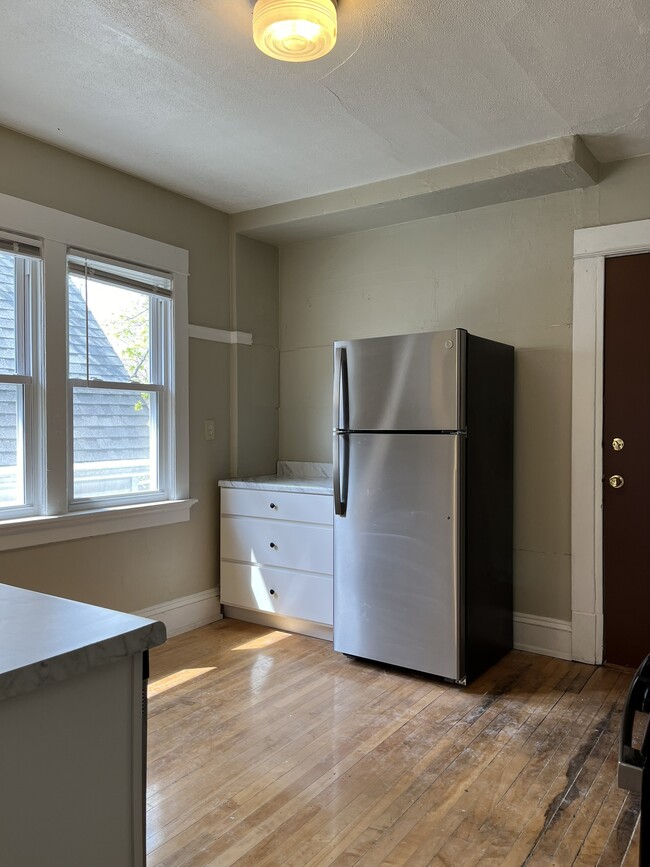 Photo - 3459 N Oakland Ave Unit Upper