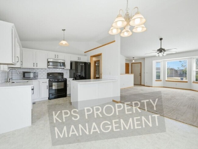 1819 Honeysuckle Cir