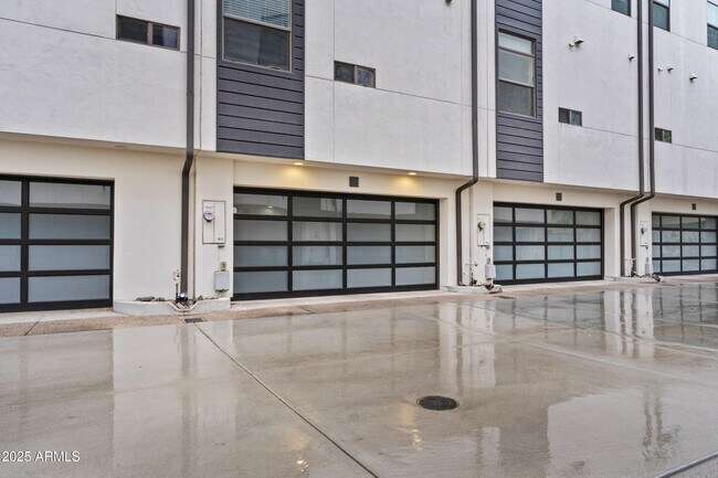 Building Photo - 325 E Coronado Rd Rental