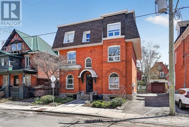 Photo - 120 Lewis St Unit 2