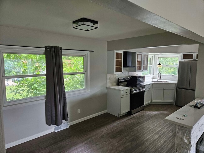 Photo - 6130 W Fairmount Ave Unit 6130 W Fairmount ave.