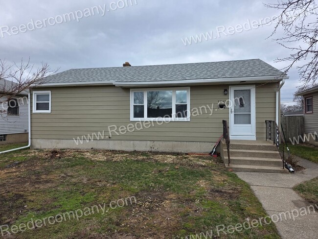 Building Photo - Updated 3 bedroom 1 bathroom House