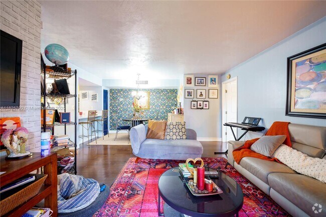 Building Photo - 933 NE 199th St Unit 102 Rental
