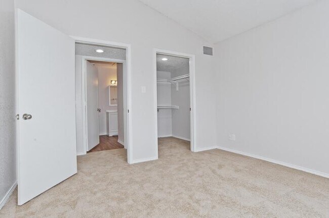 Oakwood Condos Bedford