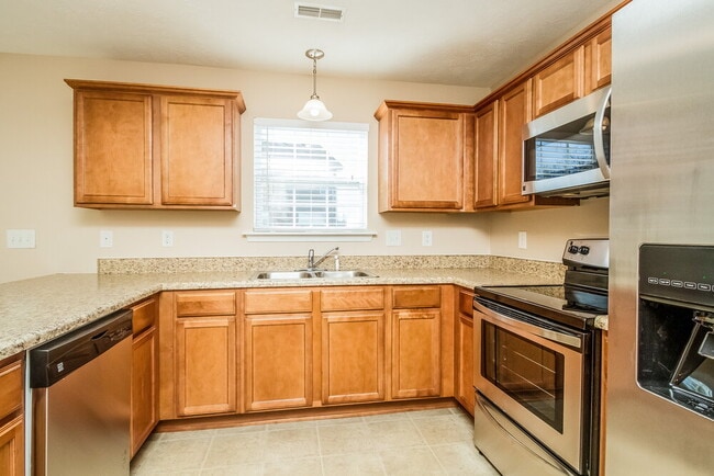 Photo - 408 Glenmore Ct