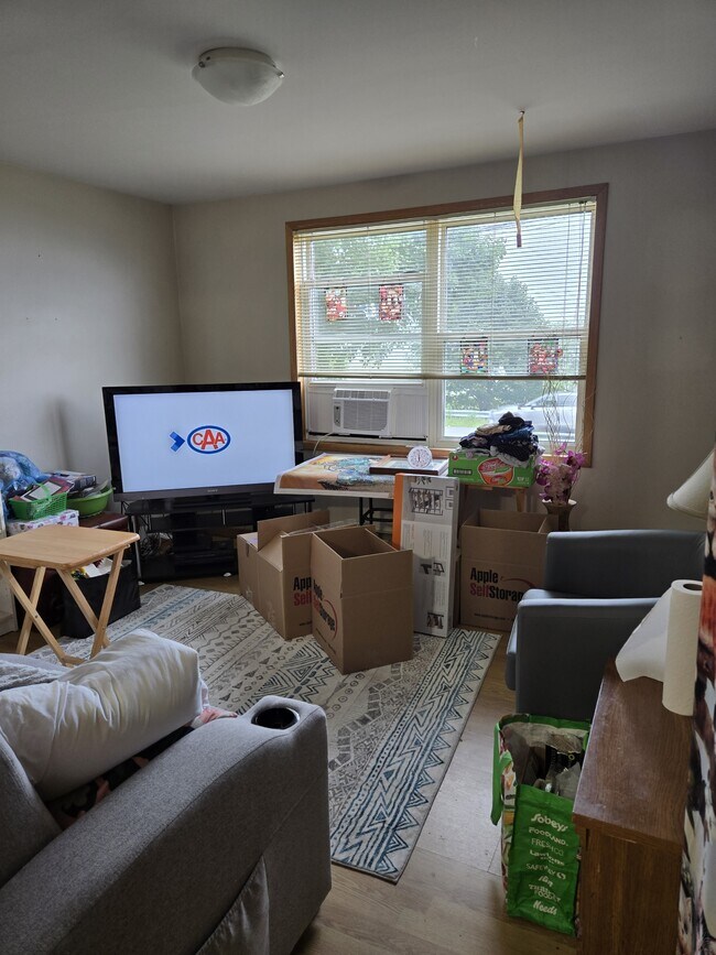 Photo - 358 Milford Rd Unit 2