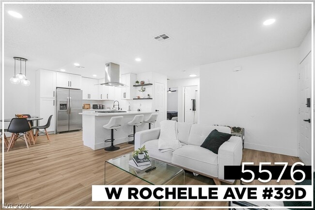 Building Photo - 5576 W Rochelle Ave. Unit 39D