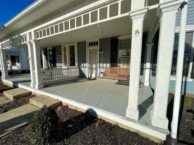 Photo - 160 1/2 W Mound St