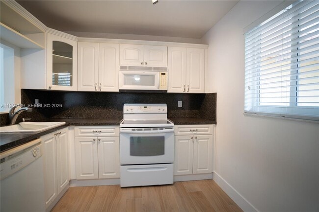 Photo - 7720 Camino Real Unidad E-307