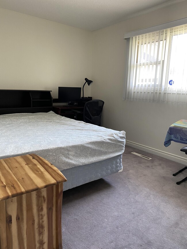 Photo - 232 Frontenac Dr