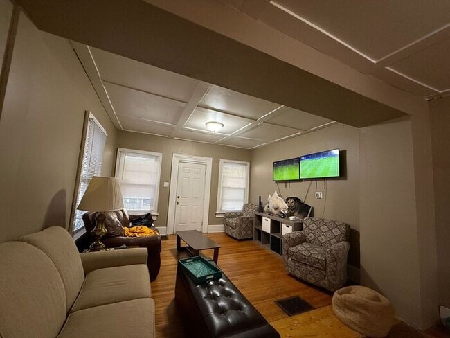 Photo - $3,000 | 5 Bedroom, 2 Bathroom House | NO ...