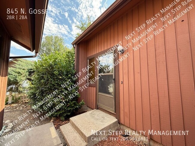 Photo - 845 N Gossett Pl