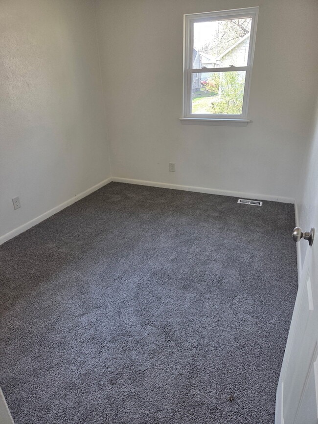 Photo - 1022 W Thrush Ave