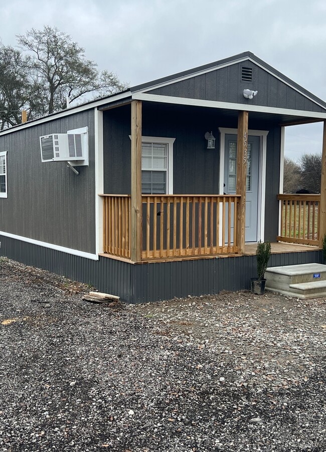 Building Photo - SBA3