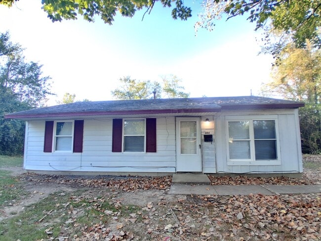 Building Photo - 804 Knollcrest Dr