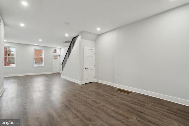 Photo - 2358 E York St