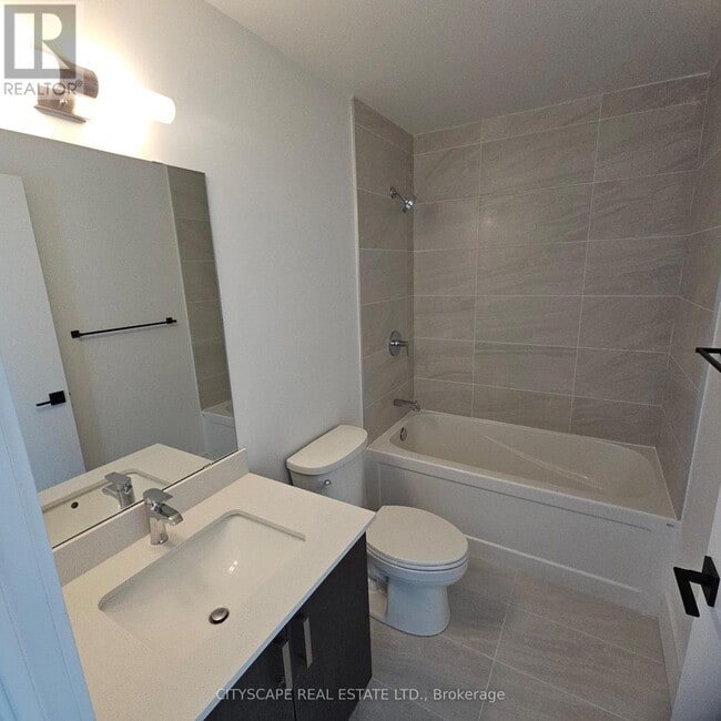 Photo - 2782 Barton St E Unit 913