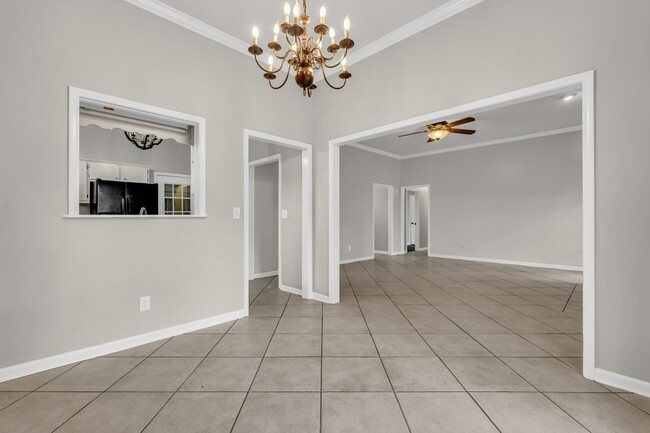 Photo - 125 N Chestnut Dr