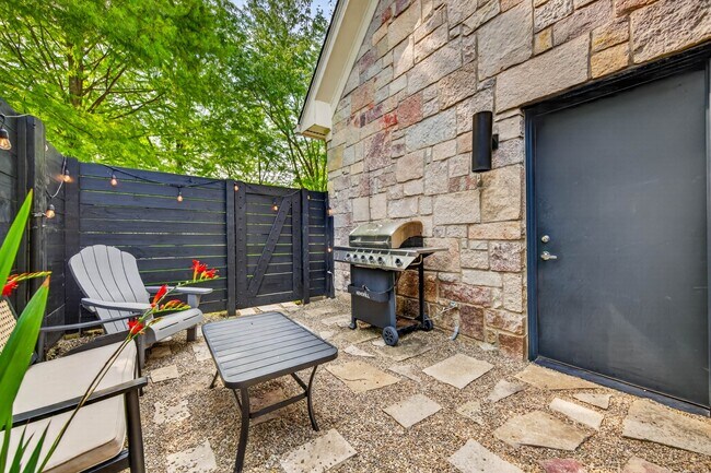 3625 Woodside Dr Unit b