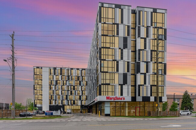 Photo - 1900 Simcoe St N Unit 608