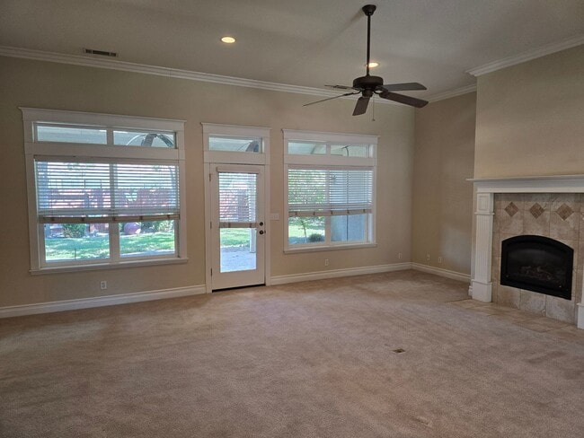Photo - 105 Sterling Oaks Dr