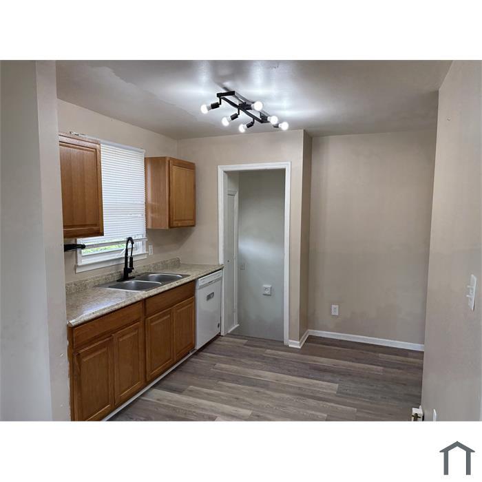Photo - 865 Sherbourne St