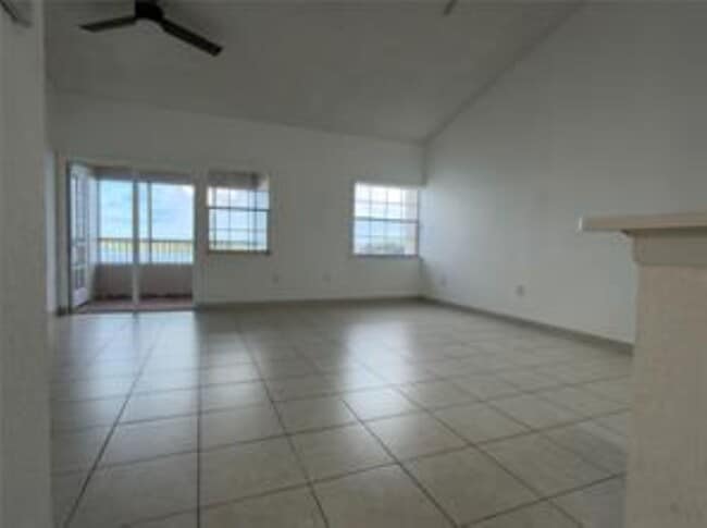 Photo - 2803 N Oakland Forest Dr Unit 304