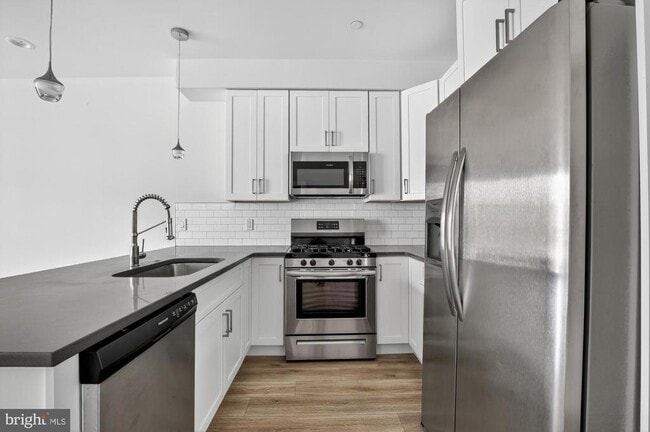 Building Photo - 381 Martin St Unit 2