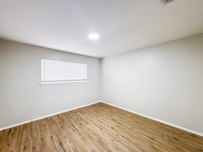 Building Photo - 1715 Moritz Dr Unit 2