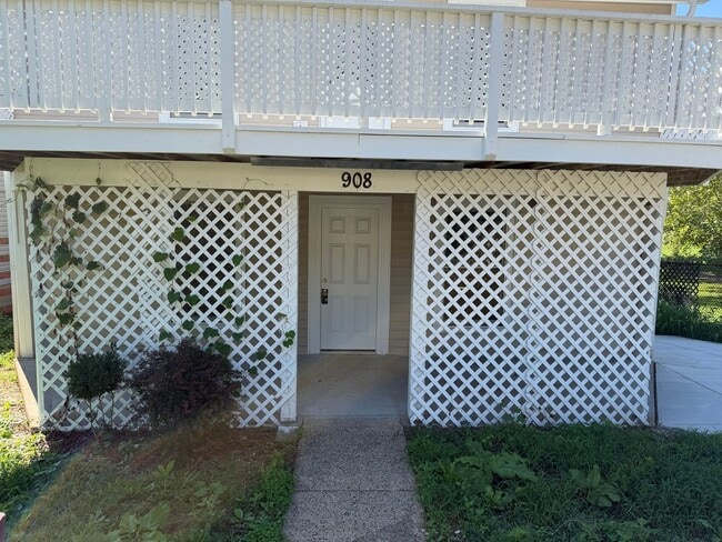 Photo - 908 Rives St