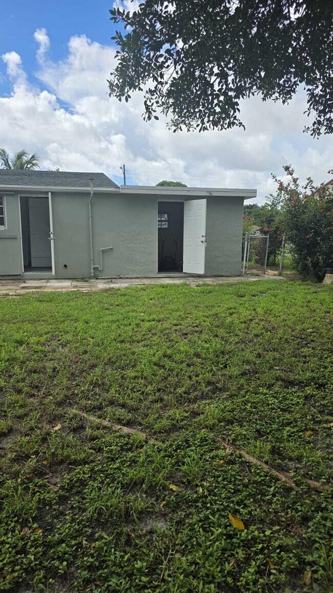 330 W 29th St