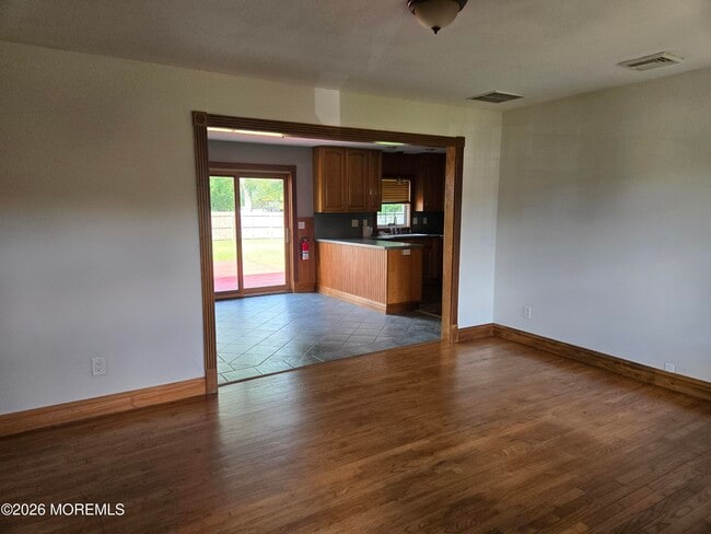 403 Simon Pl