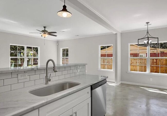 Photo - 5018 Wilburn Ave