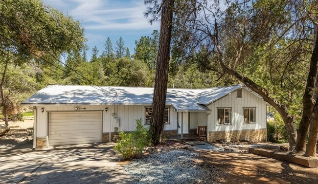 Building Photo - 17434 Virginia Way