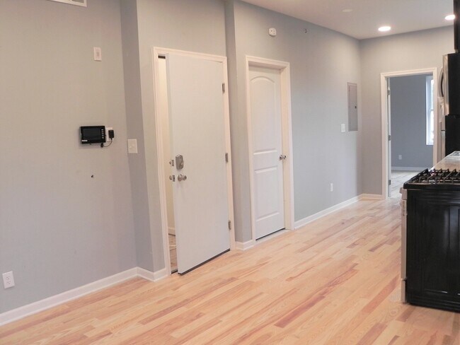 Photo - 813 N 41st St Unidad 3