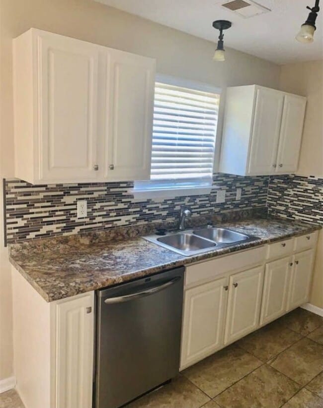 Photo - Exquisite Three Bedroom Home in Northeast Columbia!