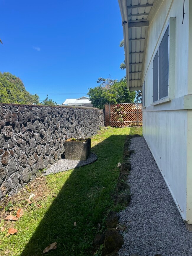 Photo - 655A Hinano St
