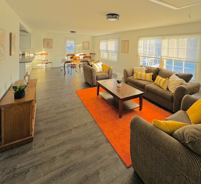 1541 Oakwood Ave Rental House Rental in Hanover Park, IL