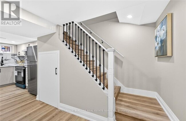 Photo - 150 Brucedale Ave E