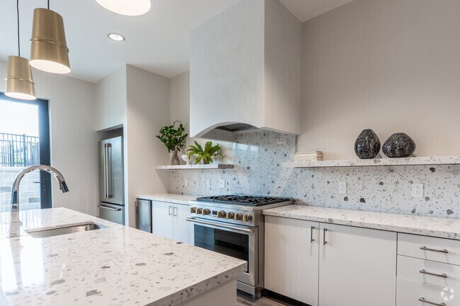 Salón - The Park at Southside Works