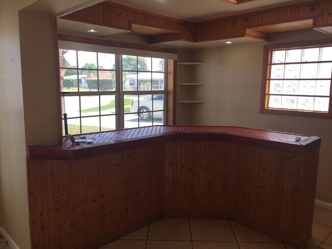 Photo - Large 4-2 with car garage