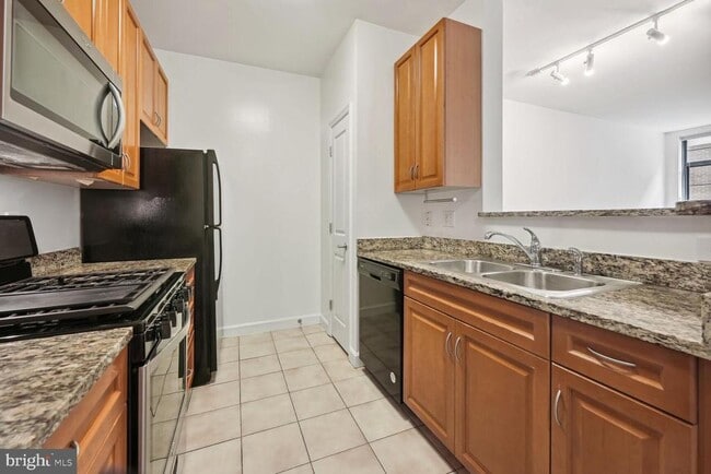 Photo - 1111 25th St NW Unidad 302