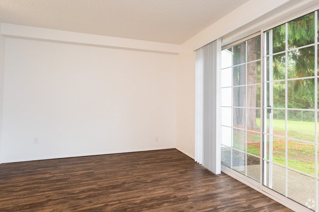 2BR,1BA-900SF