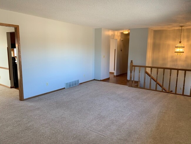Photo - * SPOOKY SPECIAL! *  Elegant 4-Bedroom Spl...