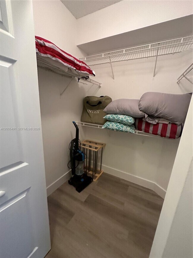 5085 NW 7th St Unit 410